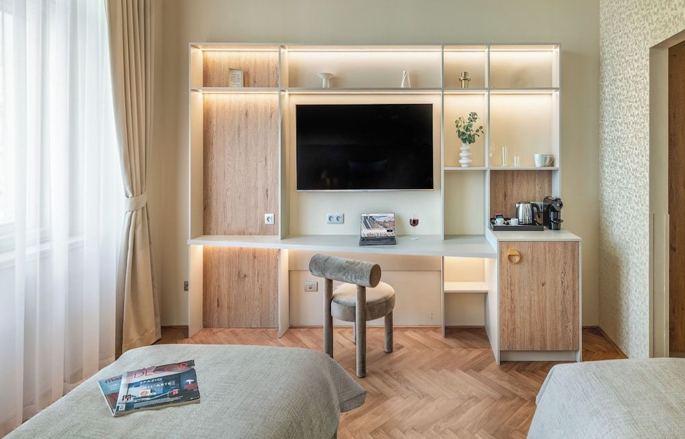 Maestro by Adrez Deluxe Room 15