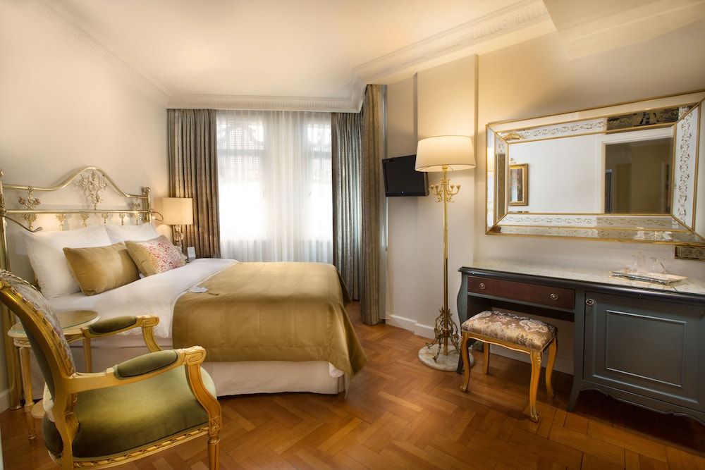 Valide Sultan Konagi Double Room 6