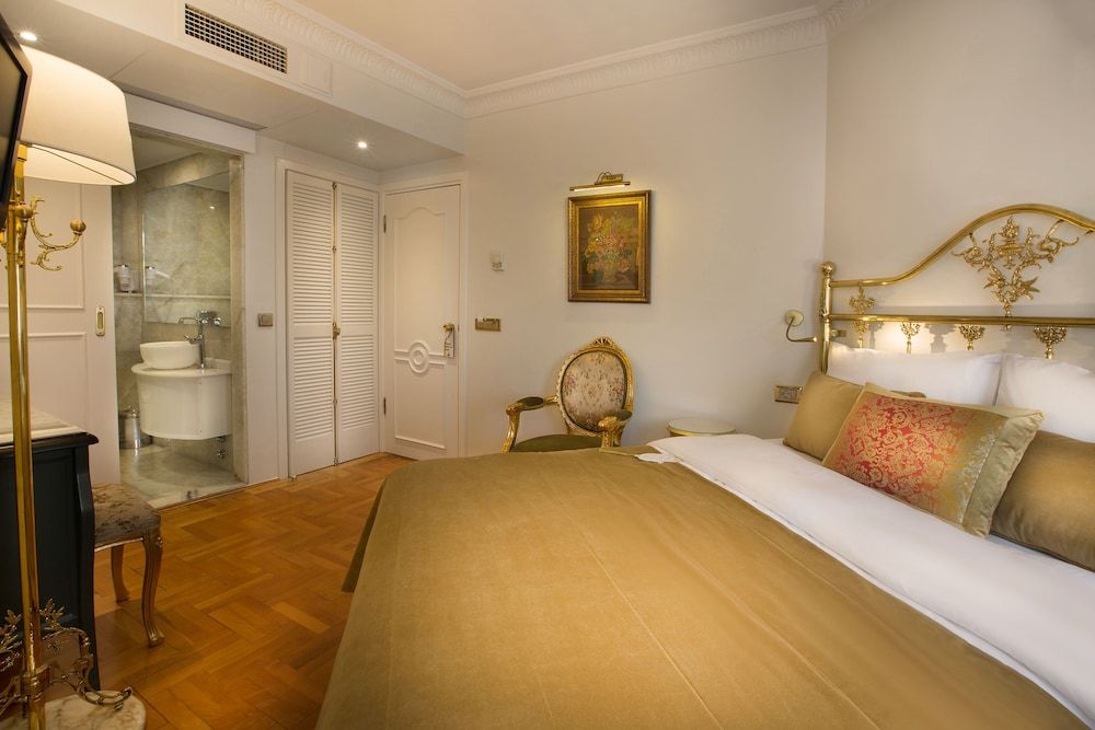 Valide Sultan Konagi Double Room 7