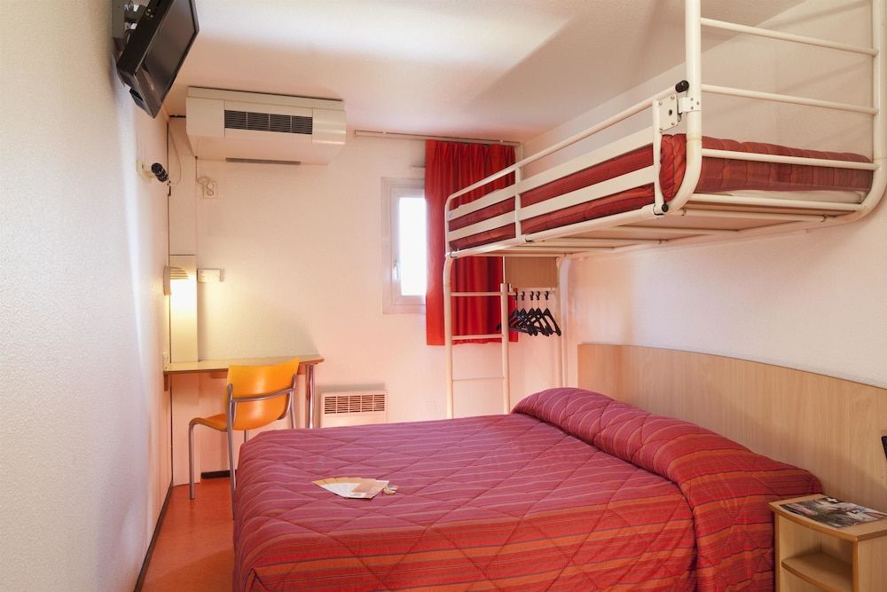 Standard Room, Multiple Beds (1 Double and 1 Single bed)