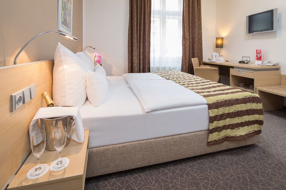 undefined Hotel Pav 8