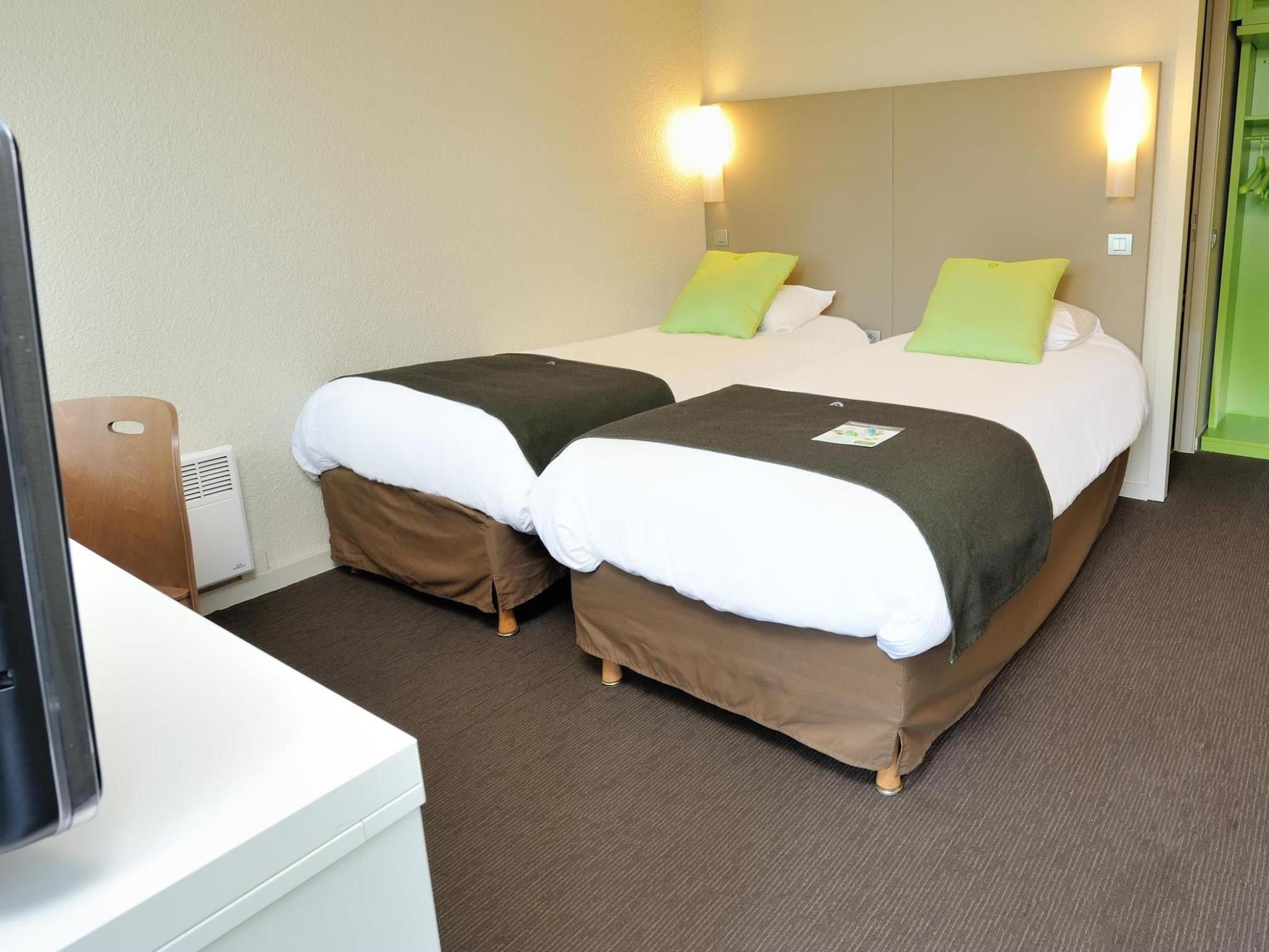 2 Single Beds