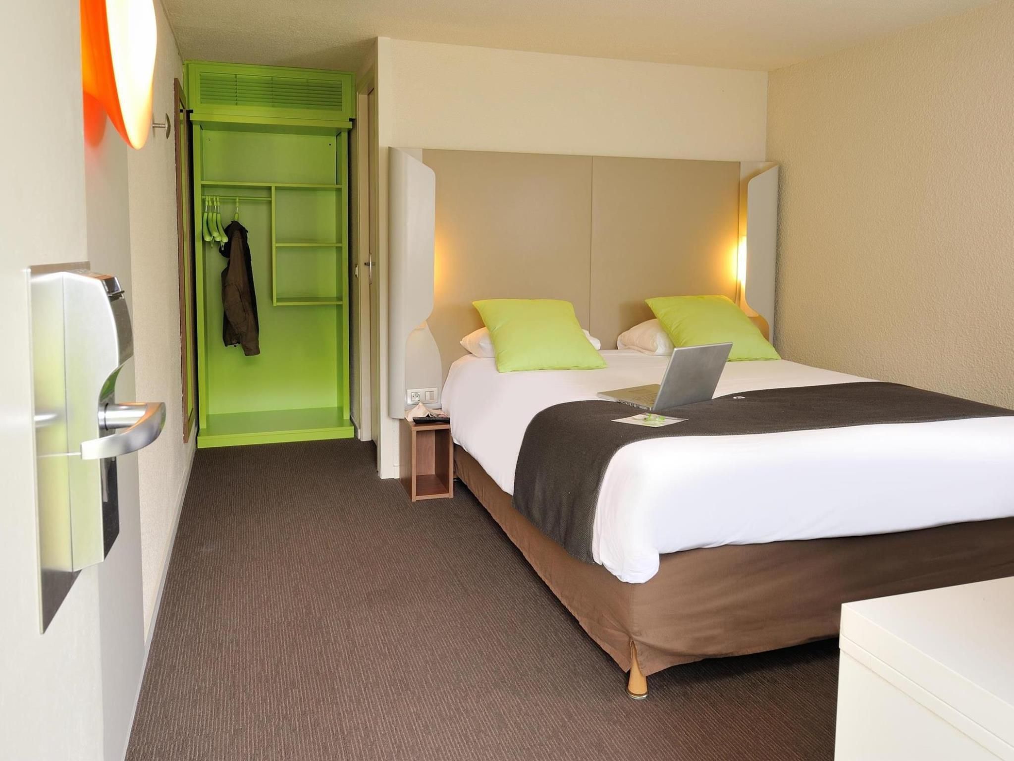 1 Double Bed
