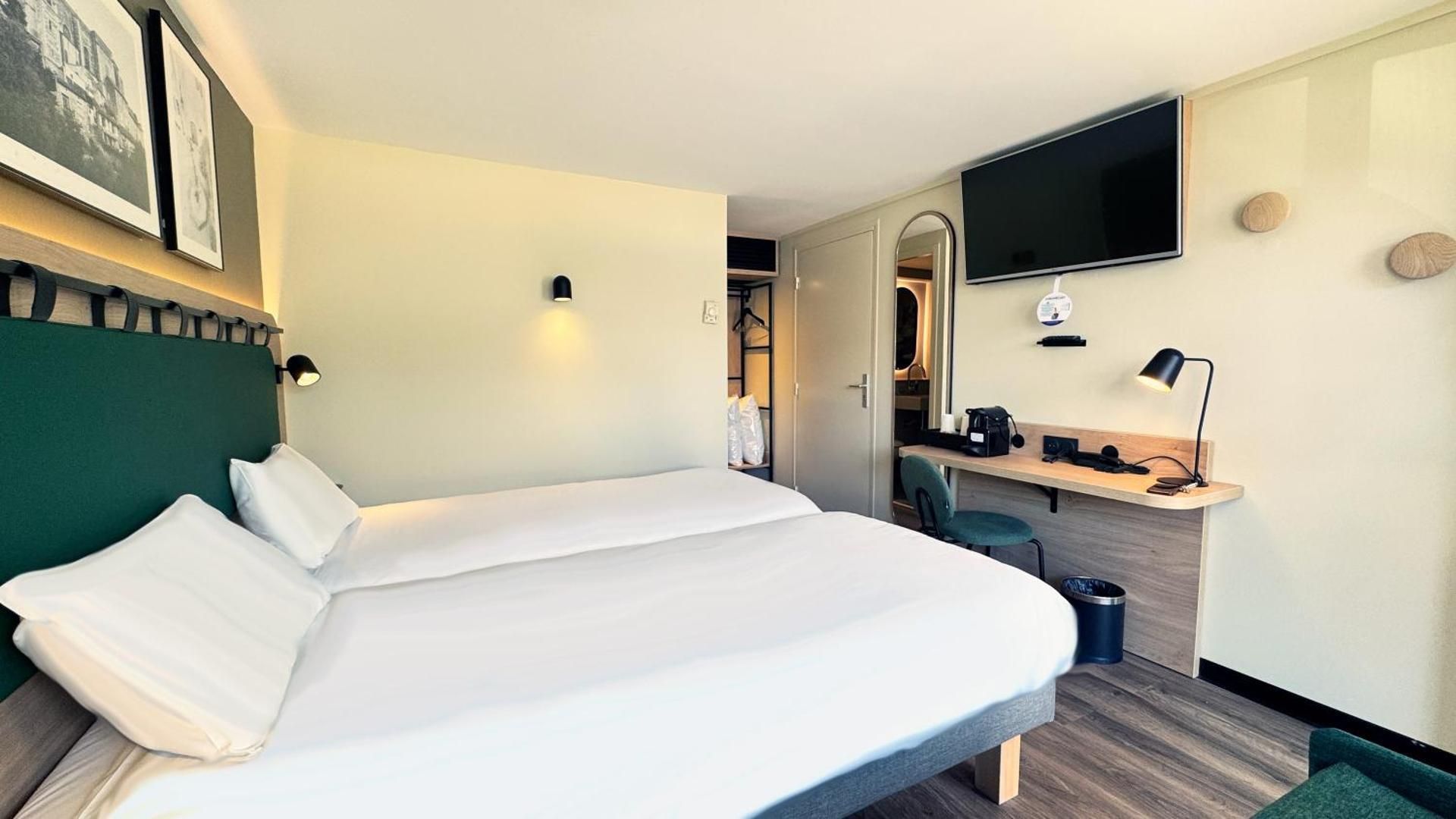 Standard Room With Three Single Beds