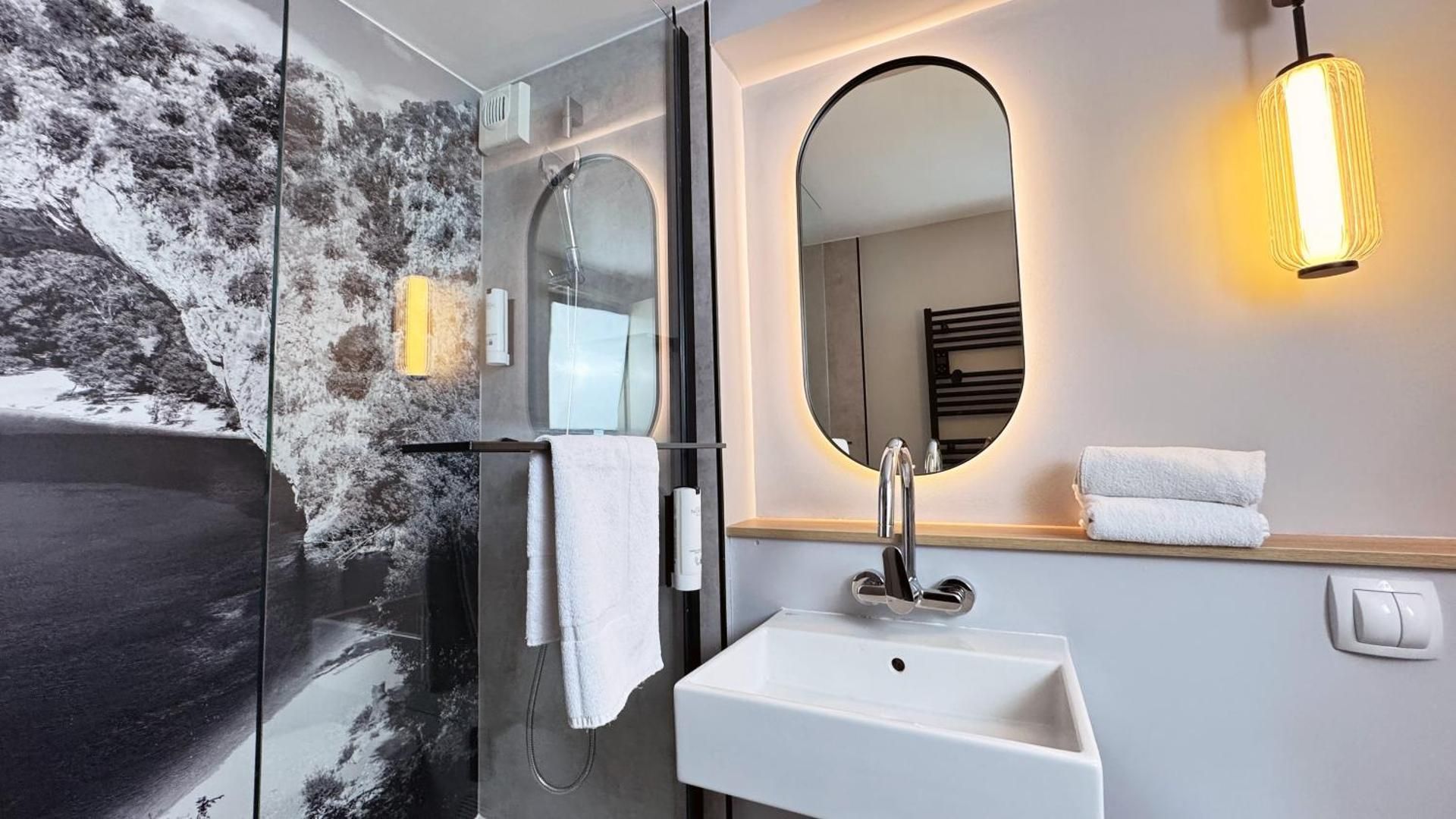 Campanile Bollene Hotel Triple Room 2