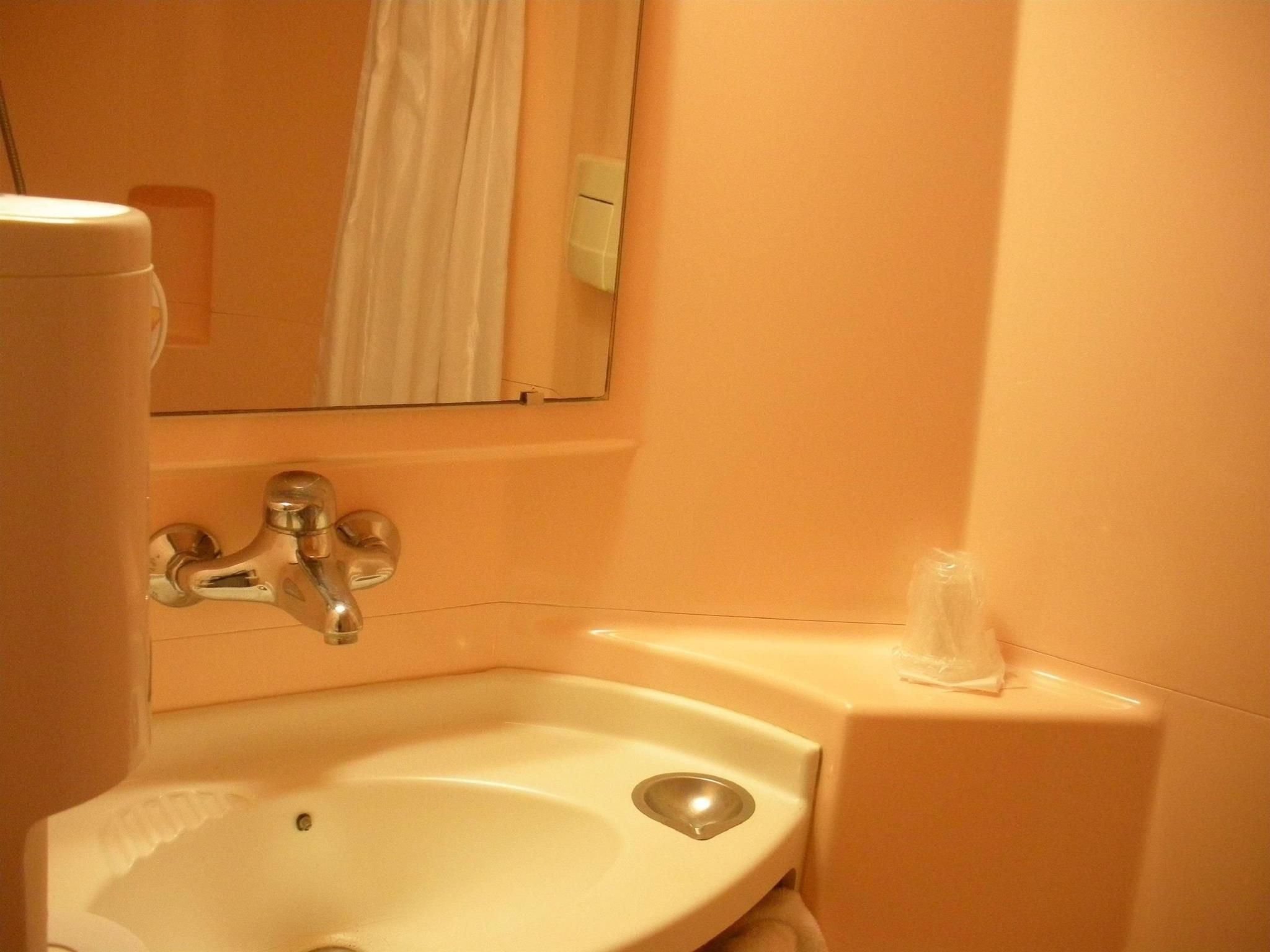 Premiere Classe Dreux Triple Room - 3 Single Beds