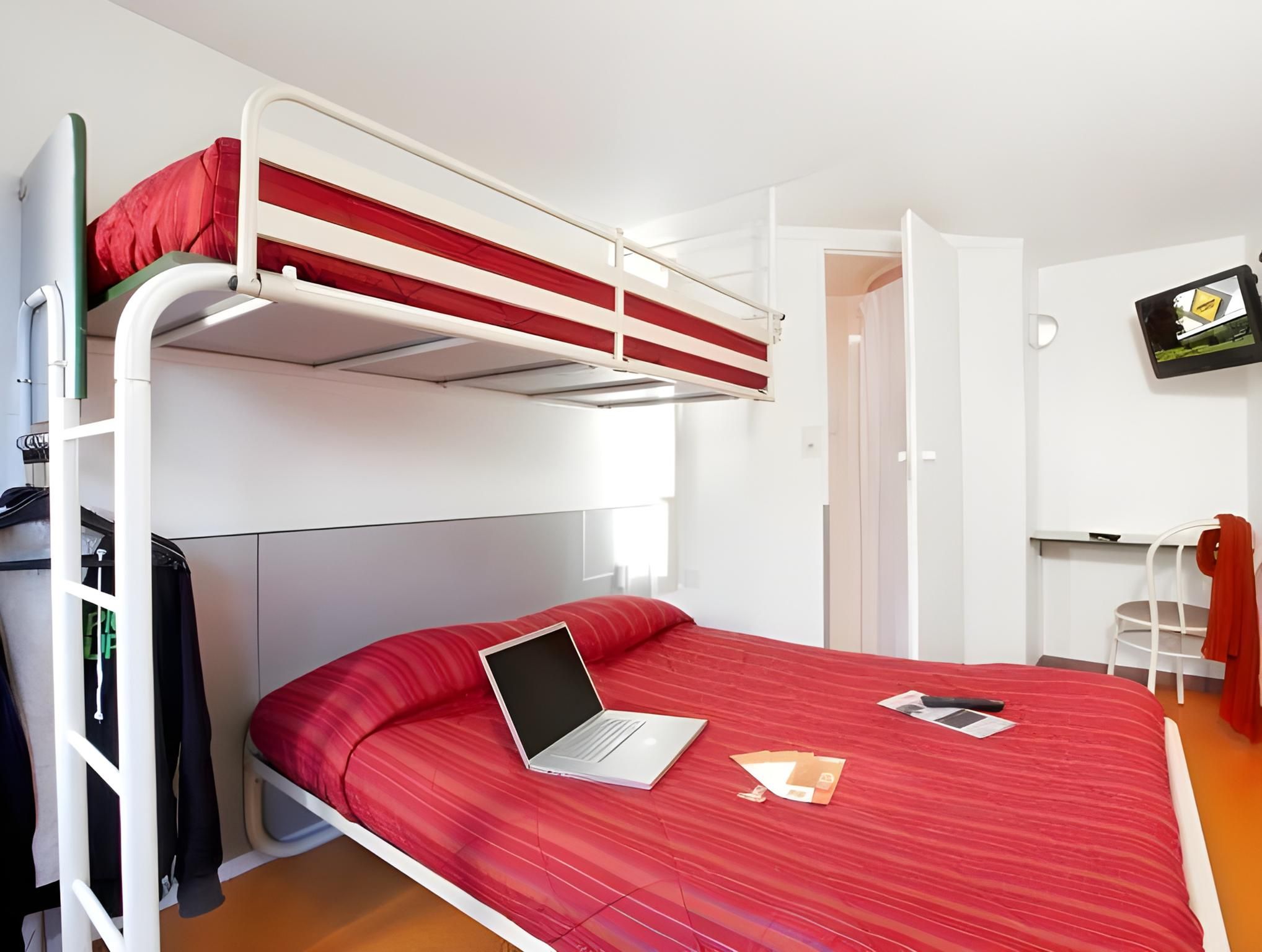 Premiere Classe Dreux Triple Room