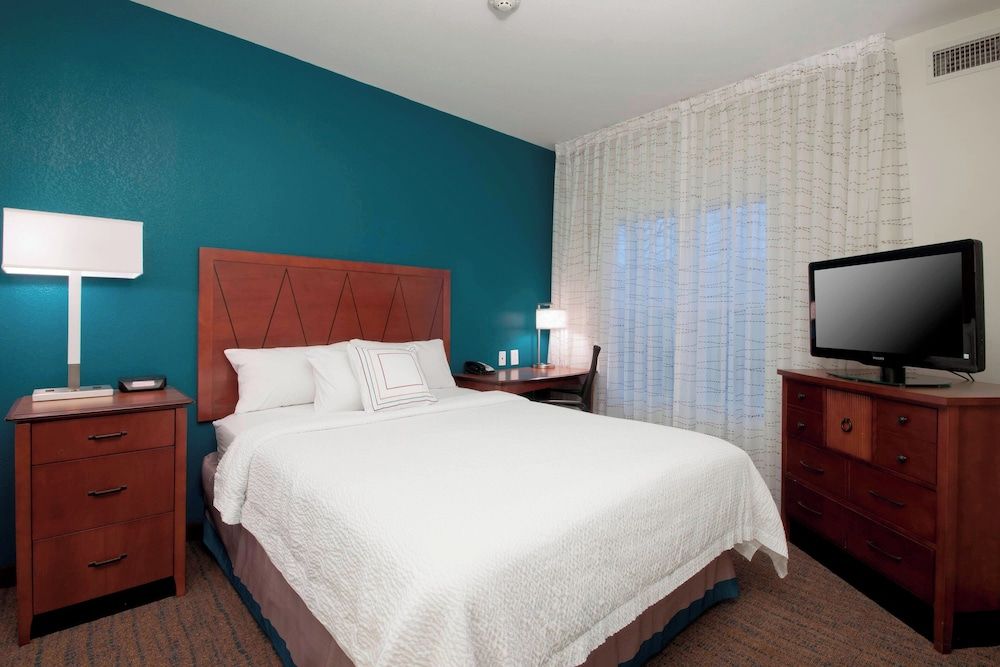 Suite, 1 Bedroom (Mobility/Hearing Accessible, Tub)