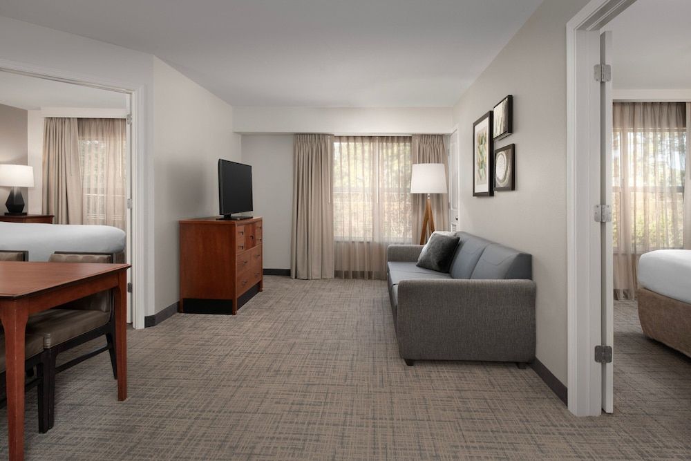 Suite, 2 Bedrooms, Non Smoking (Mobility Accessible, Roll-in Shower)