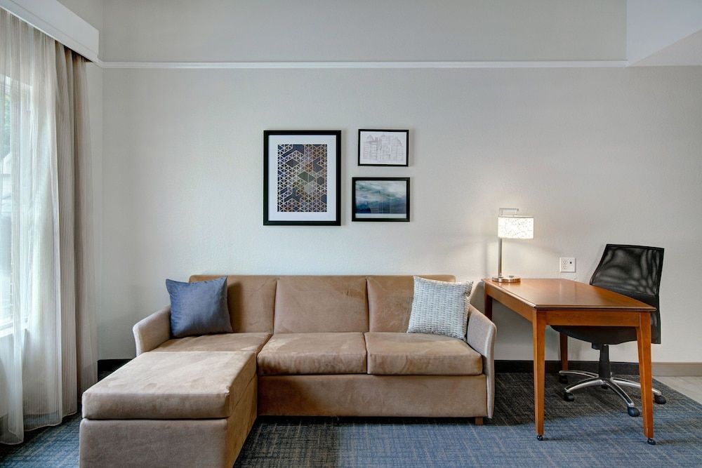 Suite, 1 Bedroom (Mobility/Hearing Accessible, Tub)