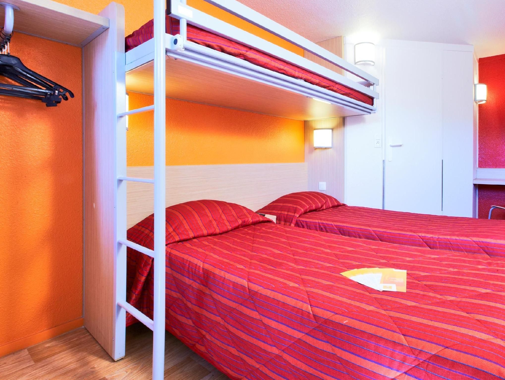 Premiere  Classe Vierzon Triple Room - 3 Single Beds