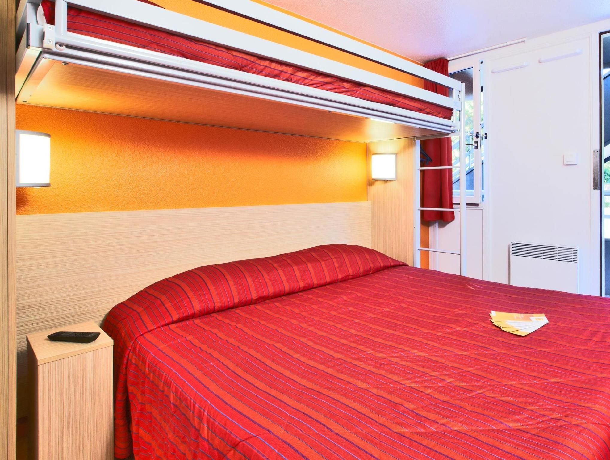 Premiere  Classe Vierzon Triple Room