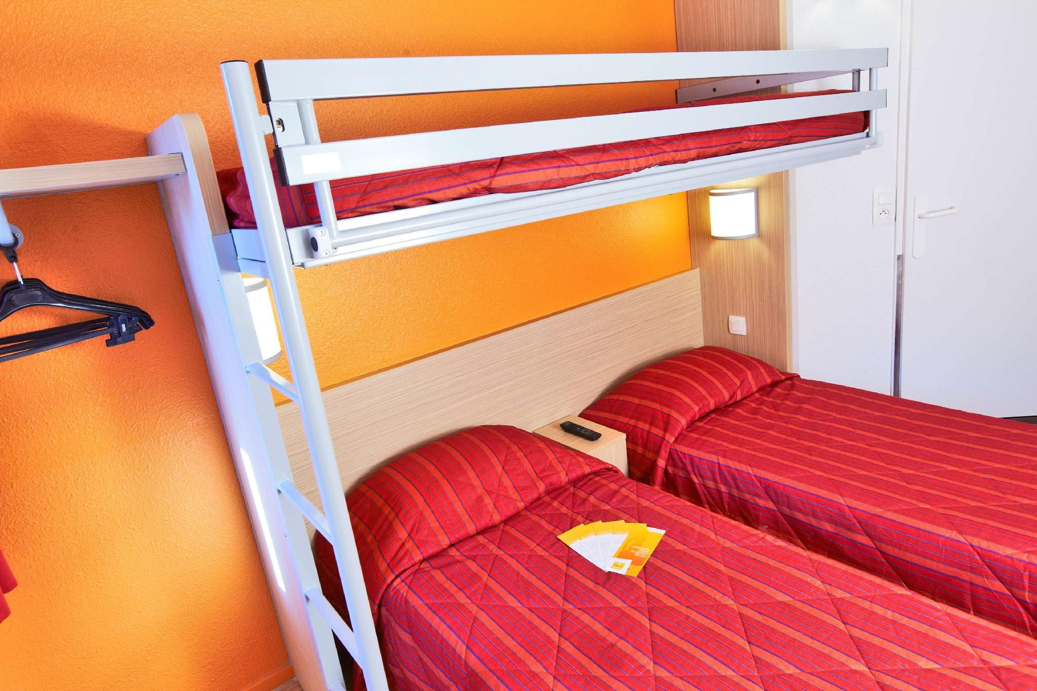 Premiere  Classe Vierzon Triple Room - 3 Single Beds 2