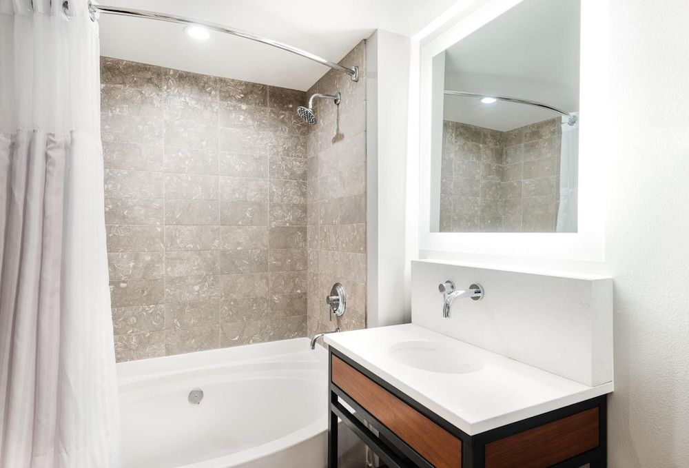 The Heathman Hotel Room, 2 Queen Beds, Accessible, Balcony 2