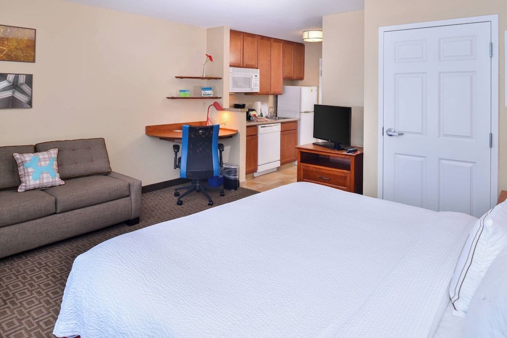 Studio, 1 King Bed, Non Smoking