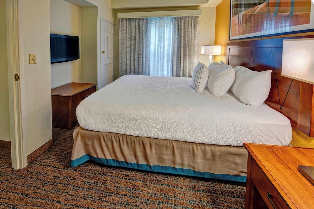 Suite, 1 Queen Bed with Sofa bed