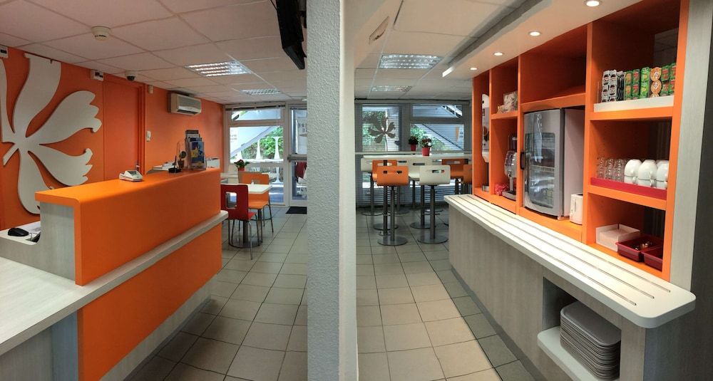 undefined Premiere Classe Marseille Est - La Valentine 8