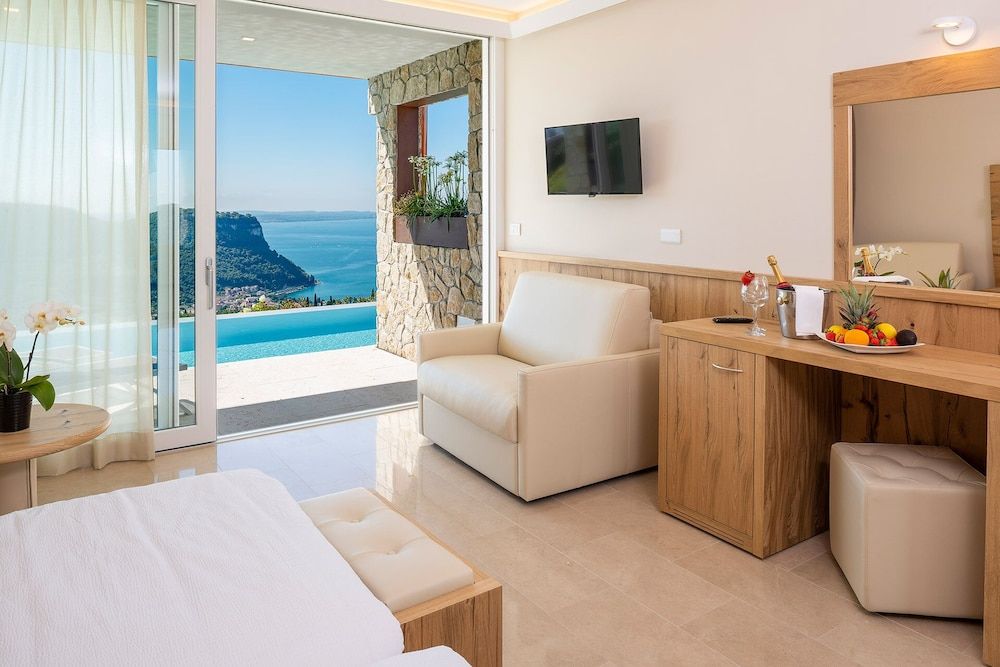 Golf Hotel Ca' degli Ulivi Suite, Pool Access, Lake View 15