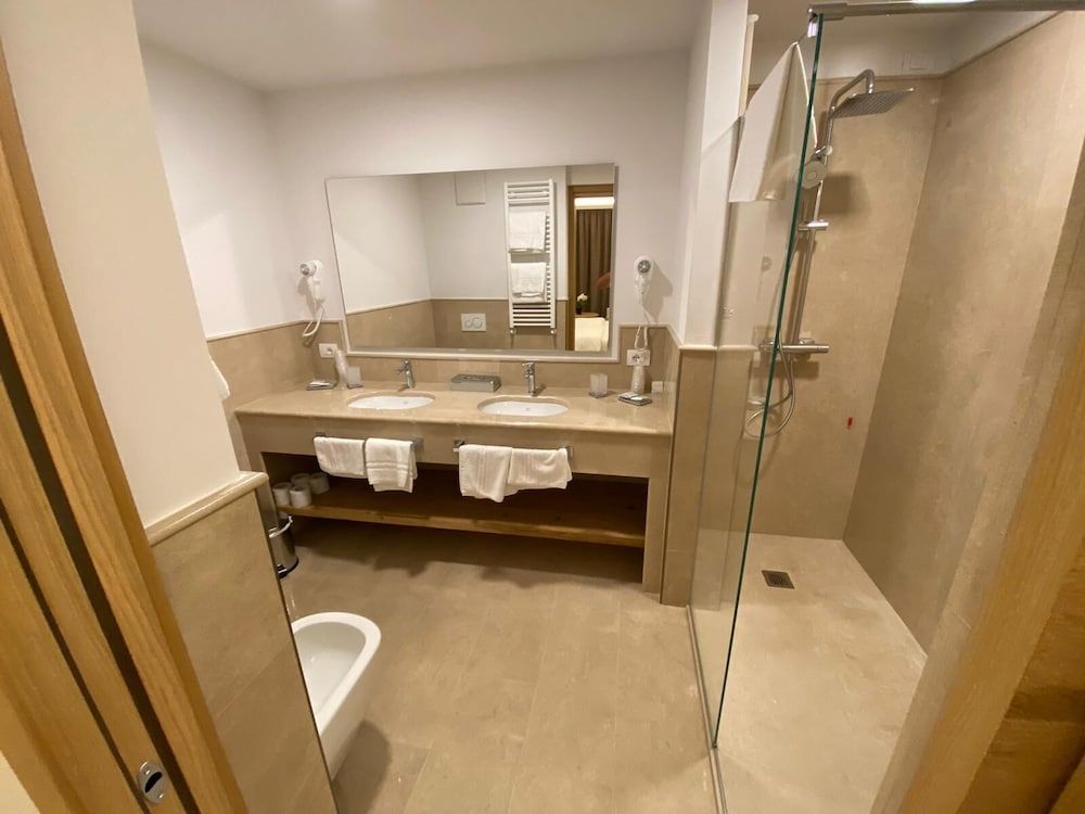 Golf Hotel Ca' degli Ulivi Suite, Pool Access, Lake View 17