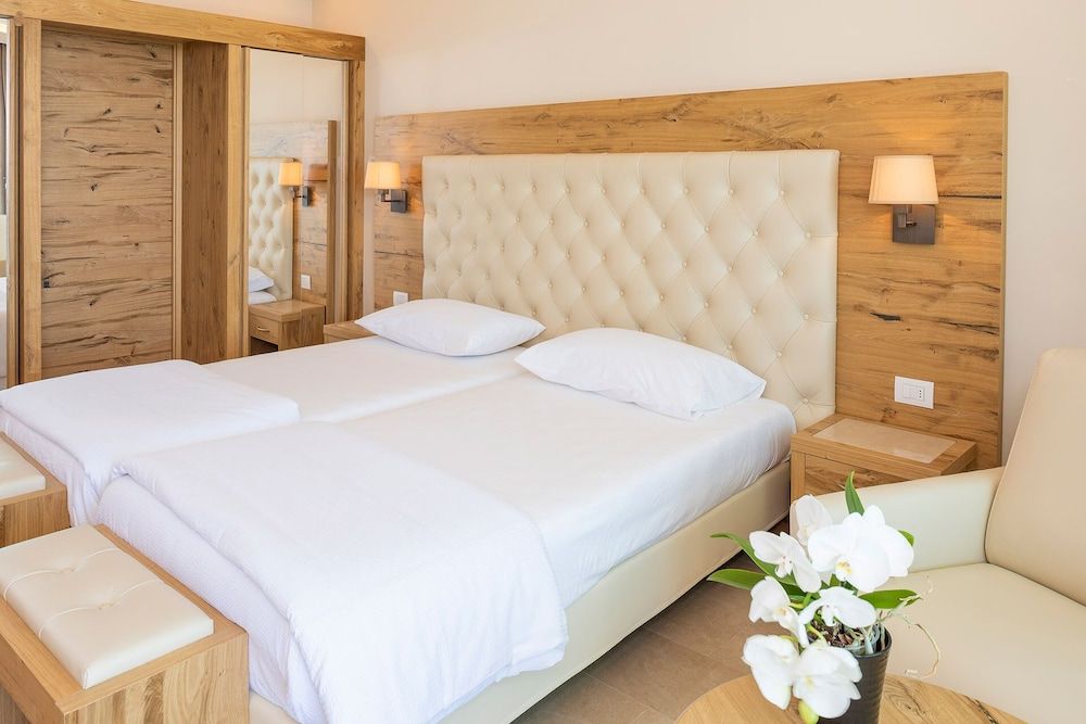 Golf Hotel Ca' degli Ulivi Suite, Pool Access, Lake View 3