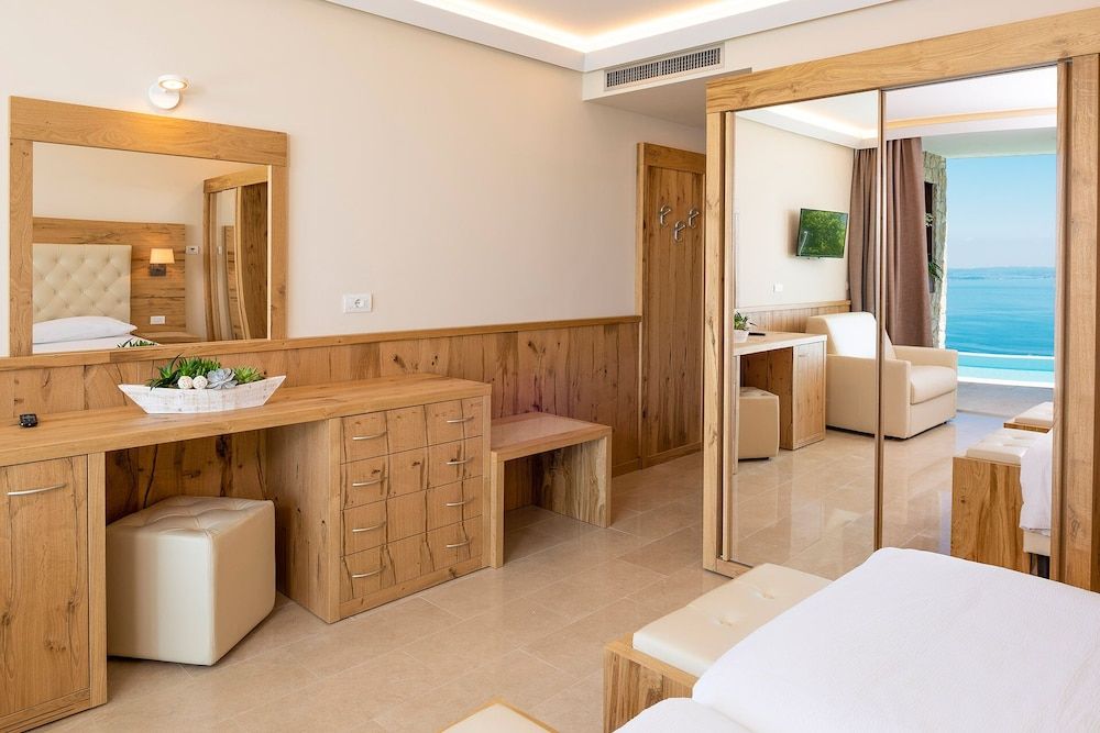 Golf Hotel Ca' degli Ulivi Suite, Pool Access, Lake View 5