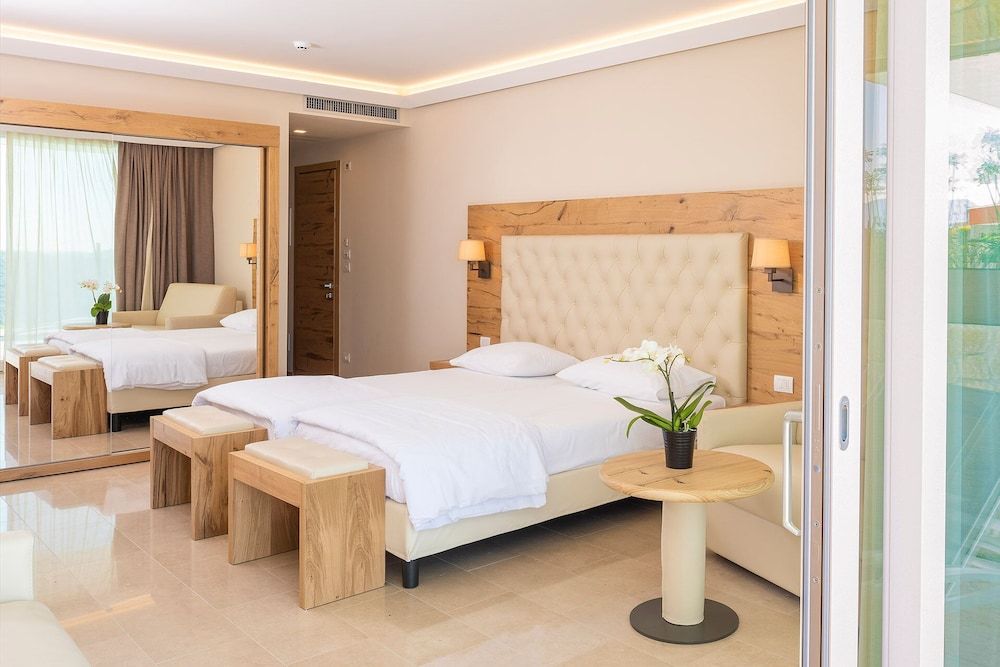 Golf Hotel Ca' degli Ulivi Suite, Pool Access, Lake View 11