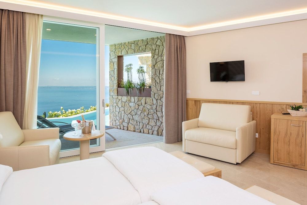 Golf Hotel Ca' degli Ulivi Suite, Pool Access, Lake View