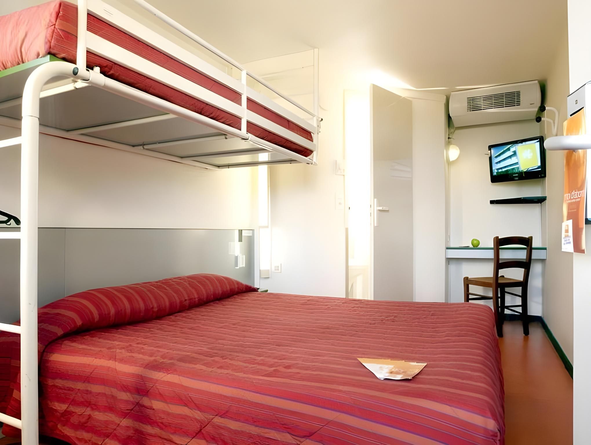 Premiere Classe Biarritz Triple Room