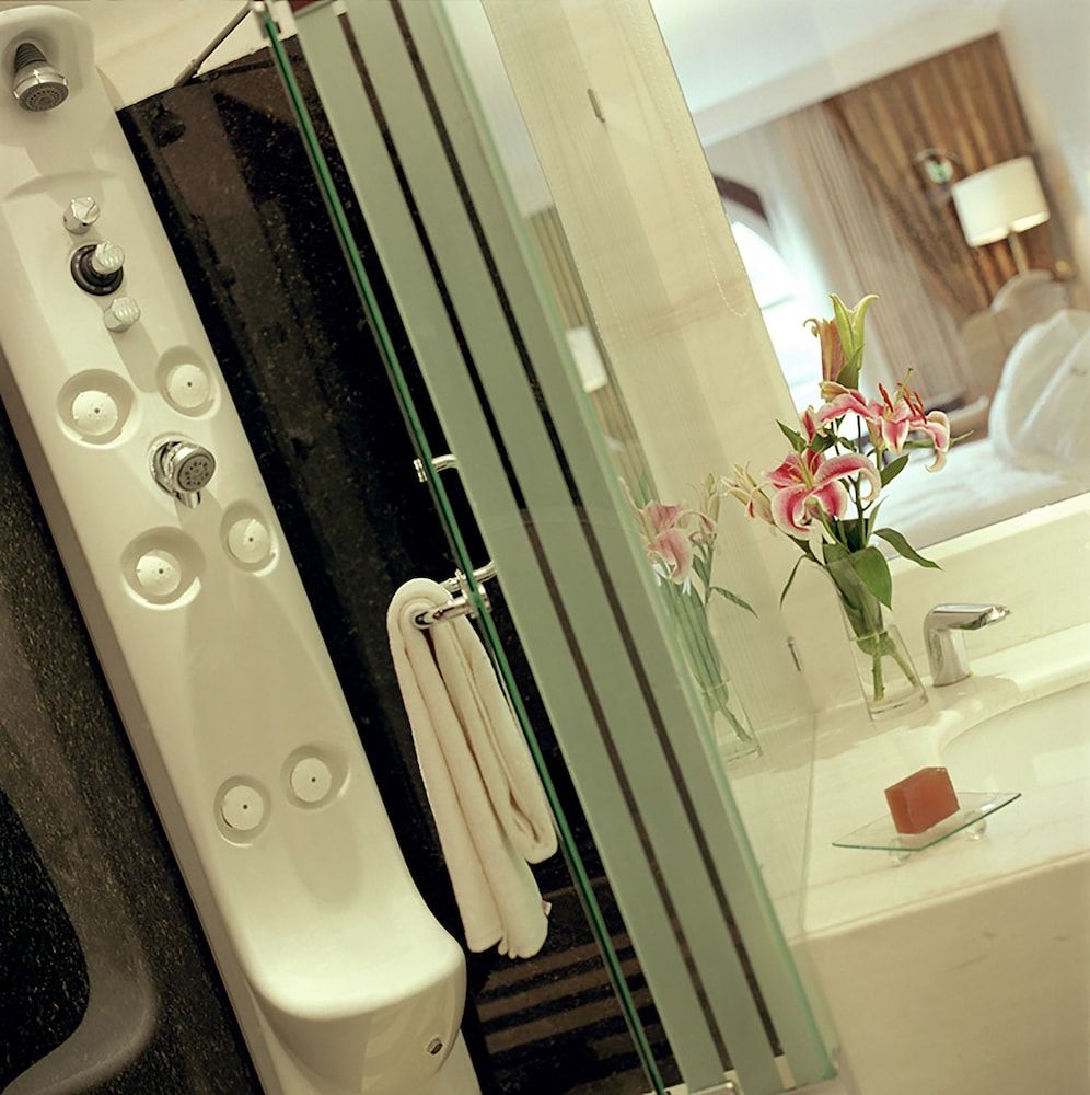 undefined The Green Park Hotel 8