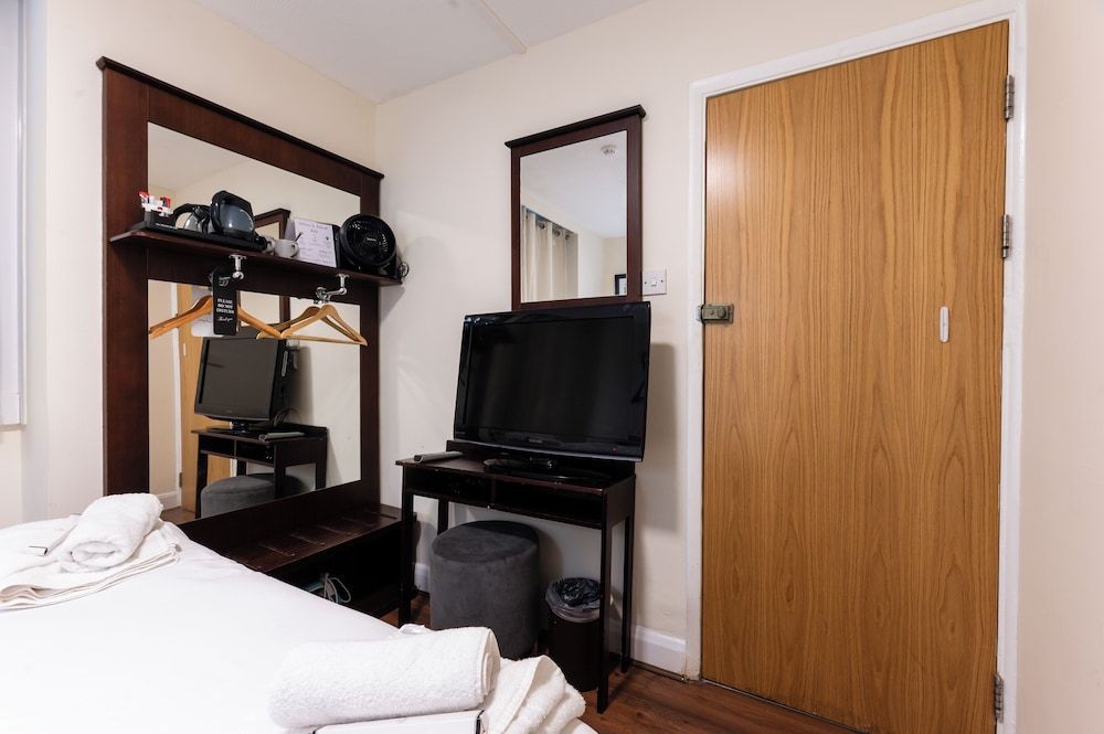 Belmont Hotel Double Room, Ensuite 9
