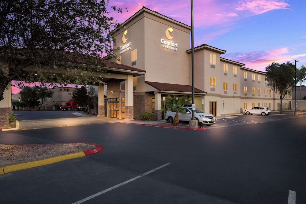 undefined Comfort Inn & Suites Las Vegas - Nellis 4