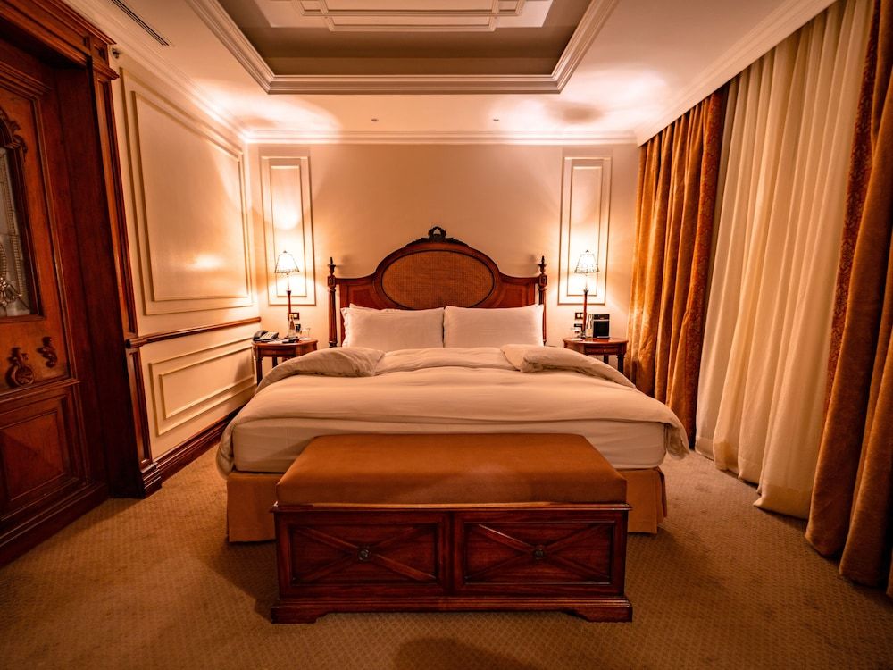 Hotel Plaza Grande Royal Suite, 1 King Bed, City View 4