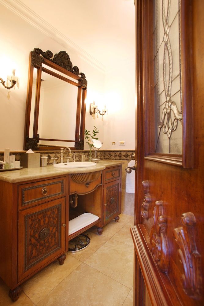 Hotel Plaza Grande Royal Suite, 1 King Bed, City View 6