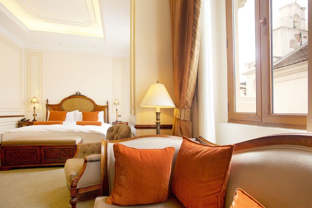 Hotel Plaza Grande Royal Suite, 1 King Bed, City View 2