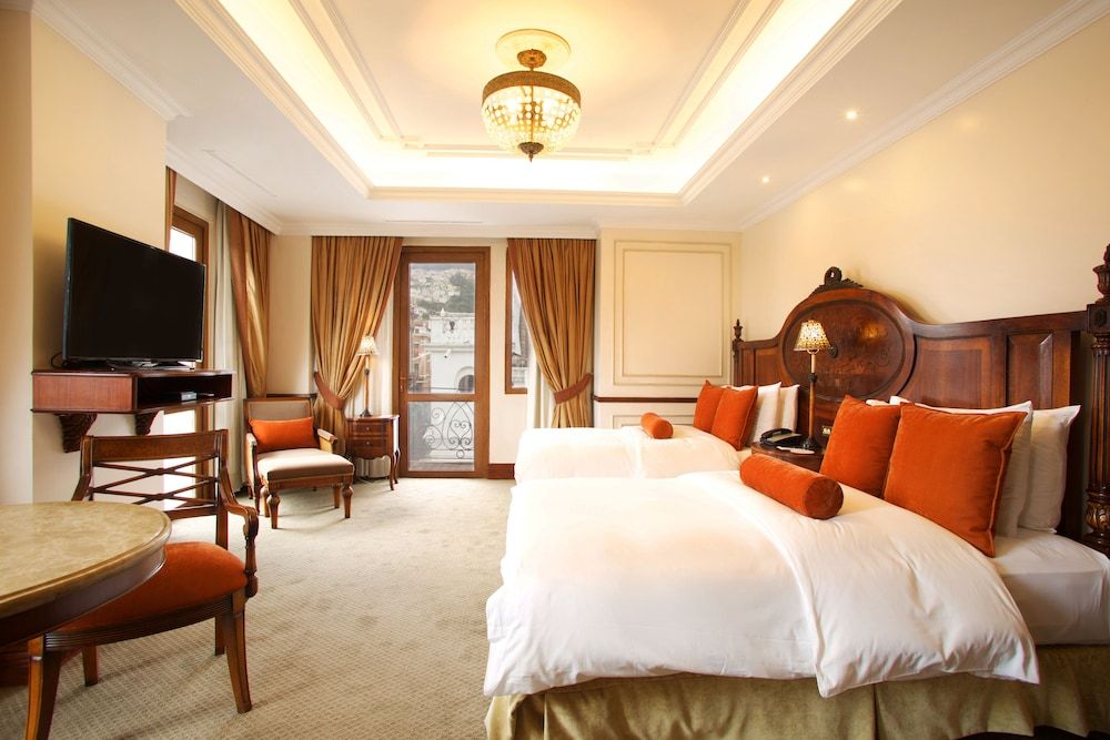 Hotel Plaza Grande Premium Suite, 2 Twin Beds, Park View 2