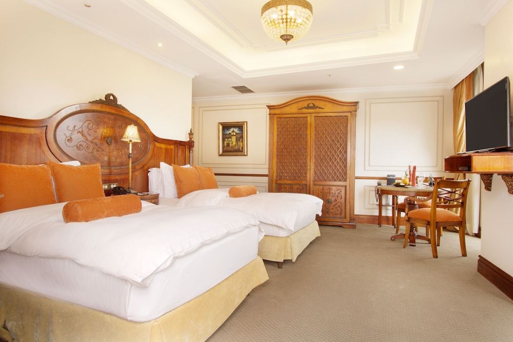 Hotel Plaza Grande Premium Suite, 2 Twin Beds, Park View 4