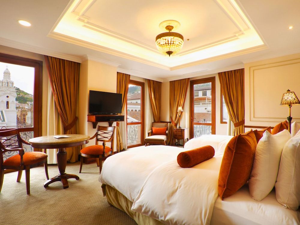 Hotel Plaza Grande Premium Suite, 2 Twin Beds, Park View