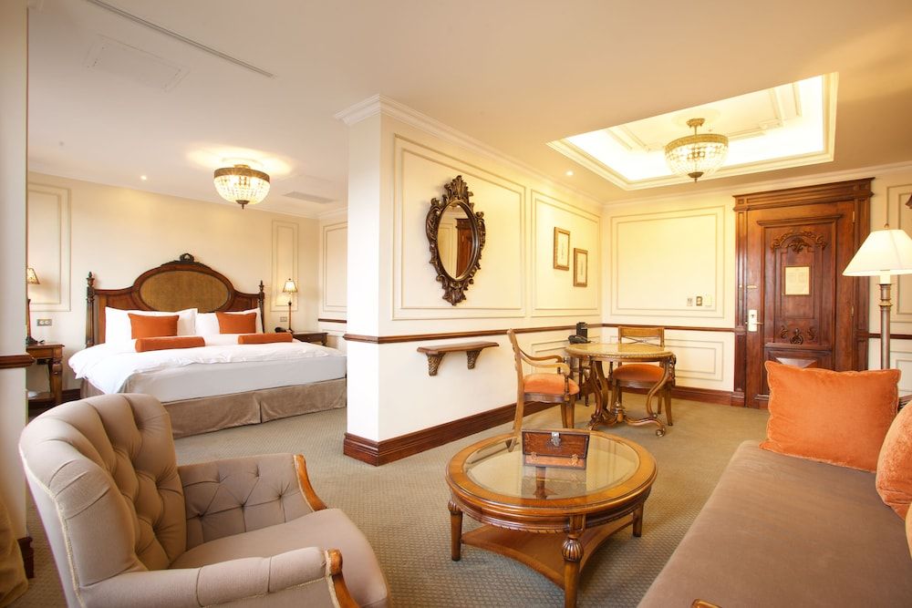 Hotel Plaza Grande Royal Suite, 1 King Bed 6