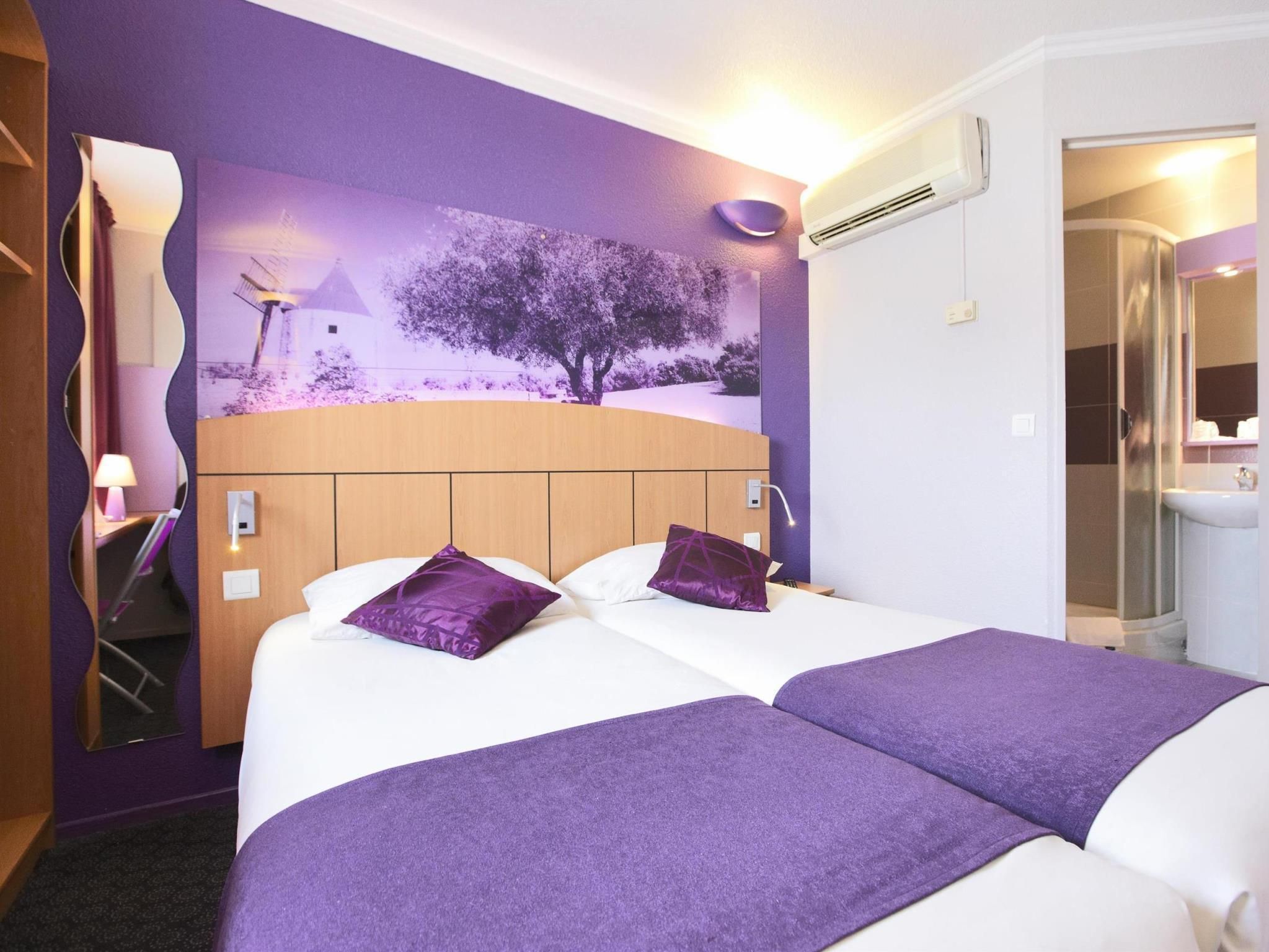 Kyriad Direct Arles Standard Room - 2 Single Beds