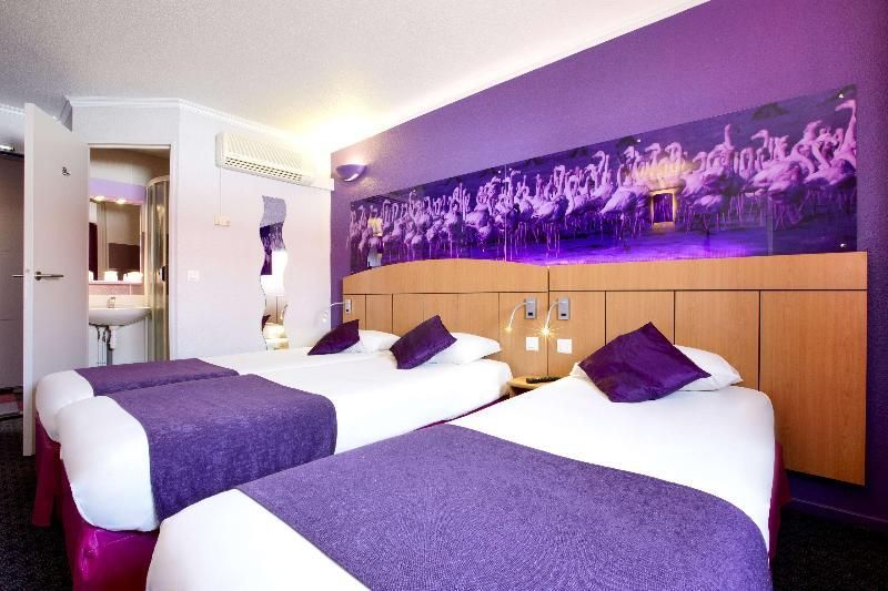 Kyriad Direct Arles Standard Room - 3 Single Beds 2