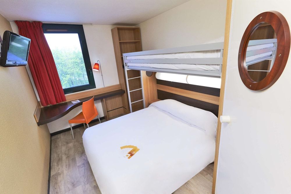 Première Classe Paris Ouest - Gennevilliers Barbanniers Standard Room, Multiple Beds (1 Double and 1 Single bed) 5