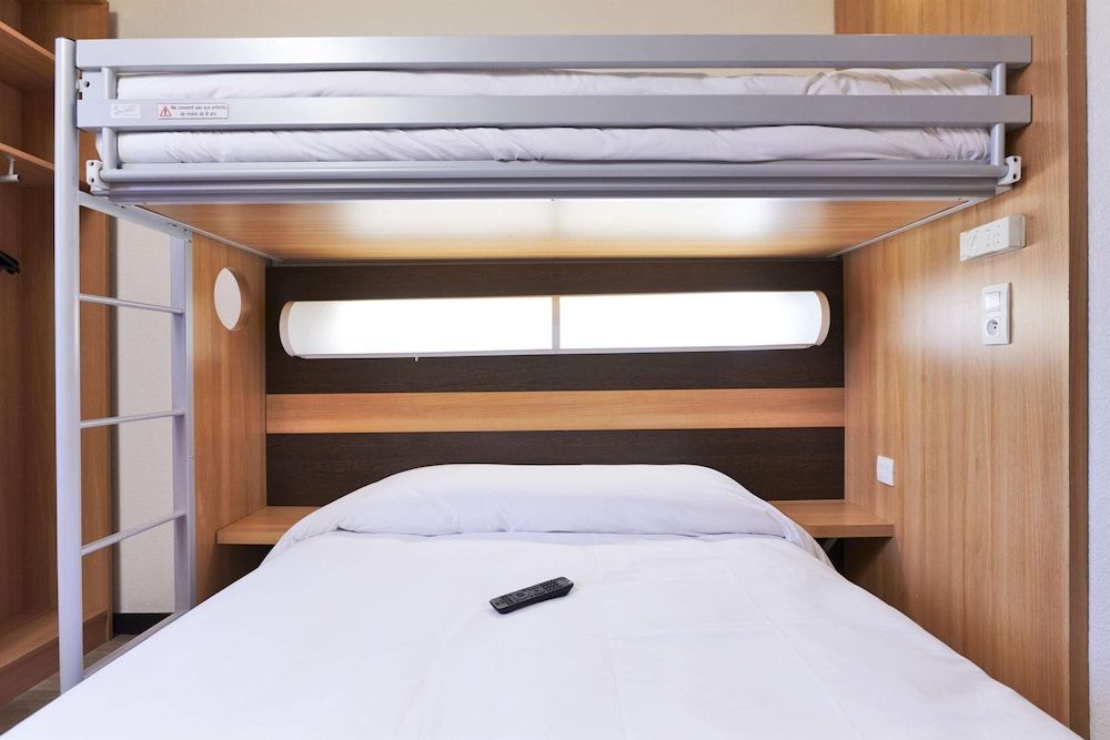 Première Classe Paris Ouest - Gennevilliers Barbanniers Standard Room, Multiple Beds (1 Double and 1 Single bed) 3