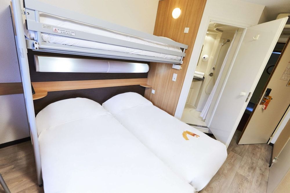 Première Classe Paris Ouest - Gennevilliers Barbanniers Standard Room, 3 Twin Beds 2