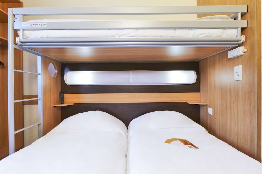 Première Classe Paris Ouest - Gennevilliers Barbanniers Standard Room, 3 Twin Beds 4