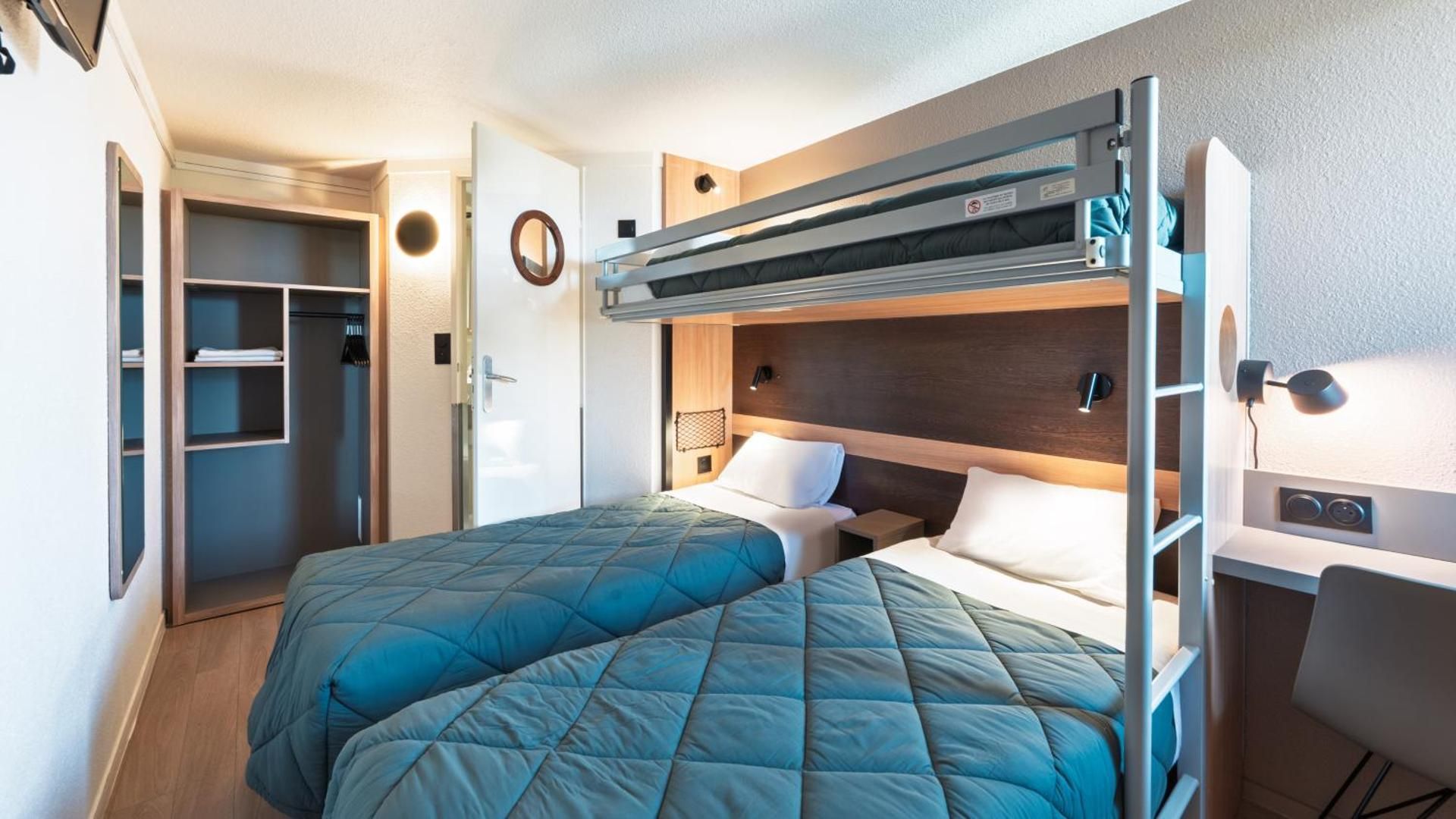 Standard Twin Room and One Bunk Bed 
