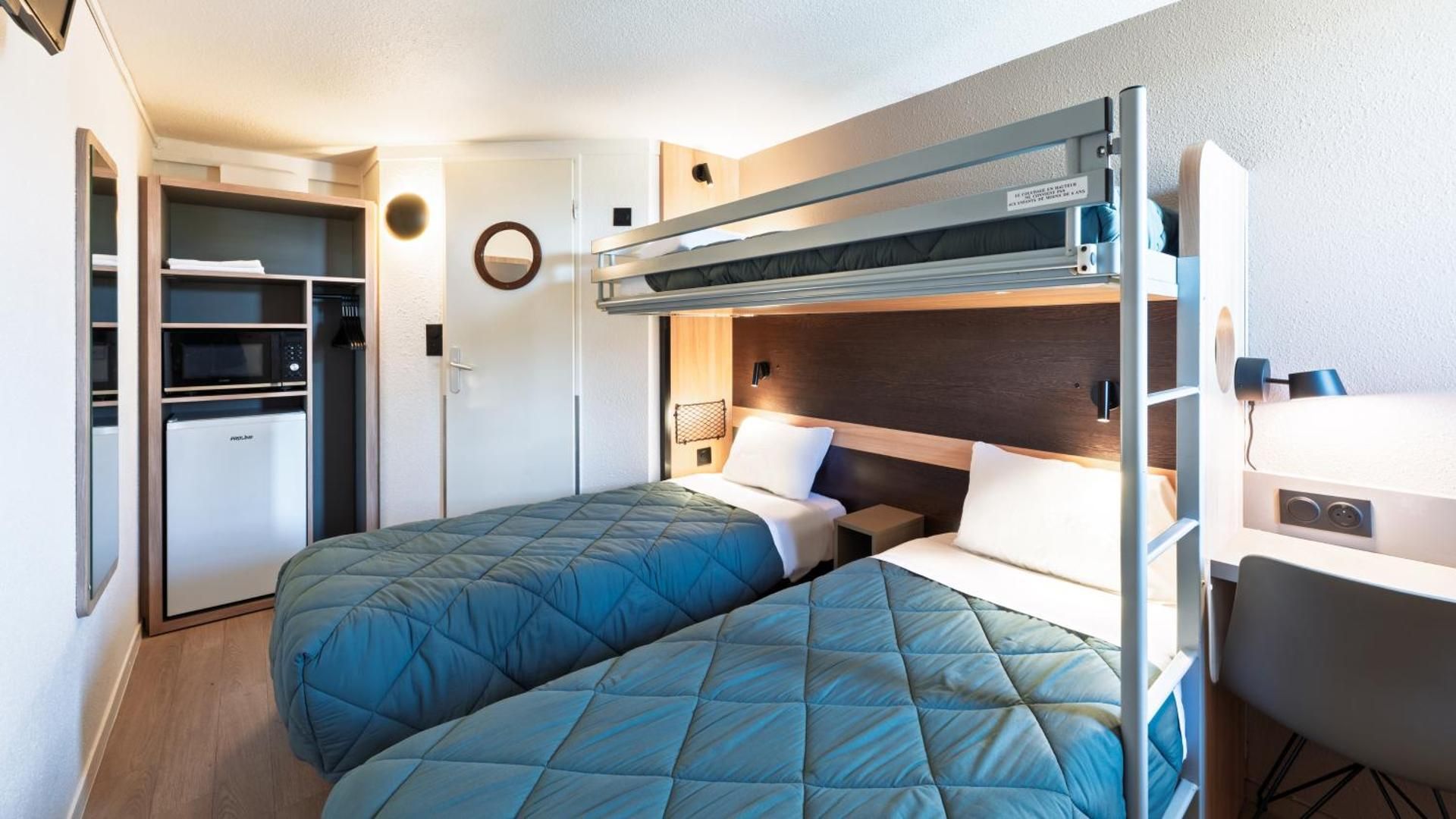 Premiere Classe Bordeaux Ouest - Eysines Standard Plus Twin Room with One Bunk Bed 2