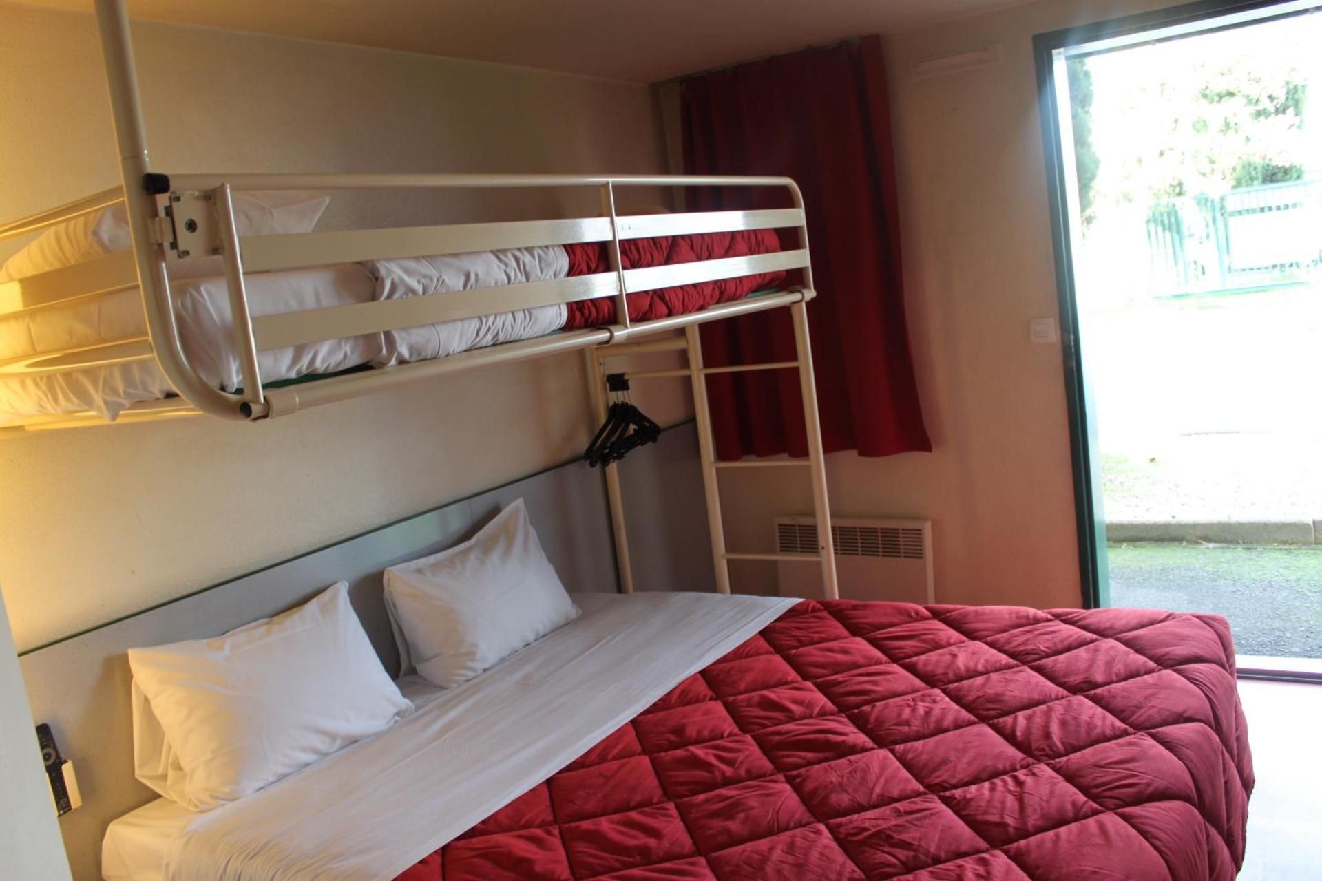 Premiere Classe Pamiers Triple Room with 1 Double + 1 Single Bed