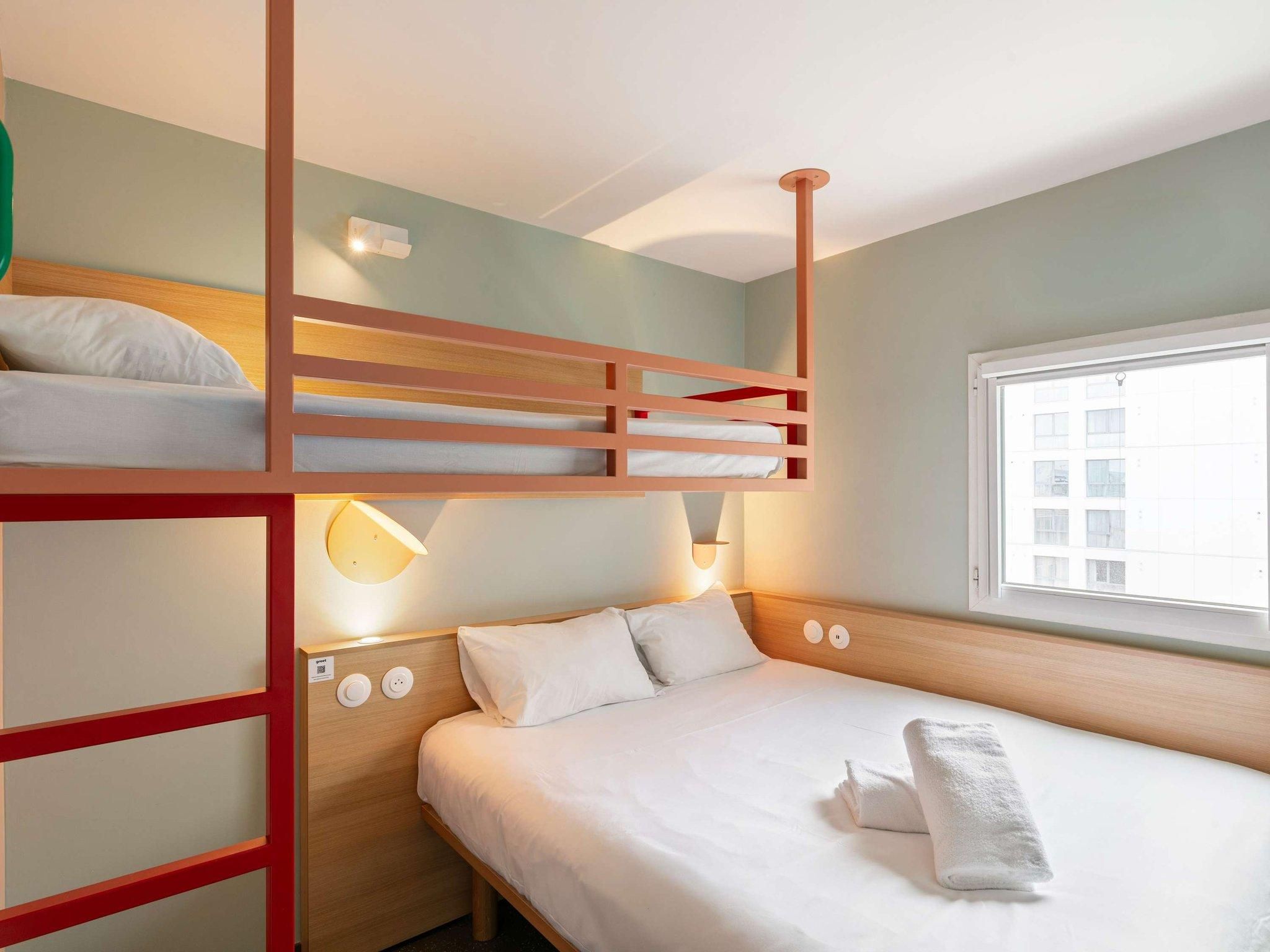 POP Triple Room 1 double bed and 1 single bunk bed