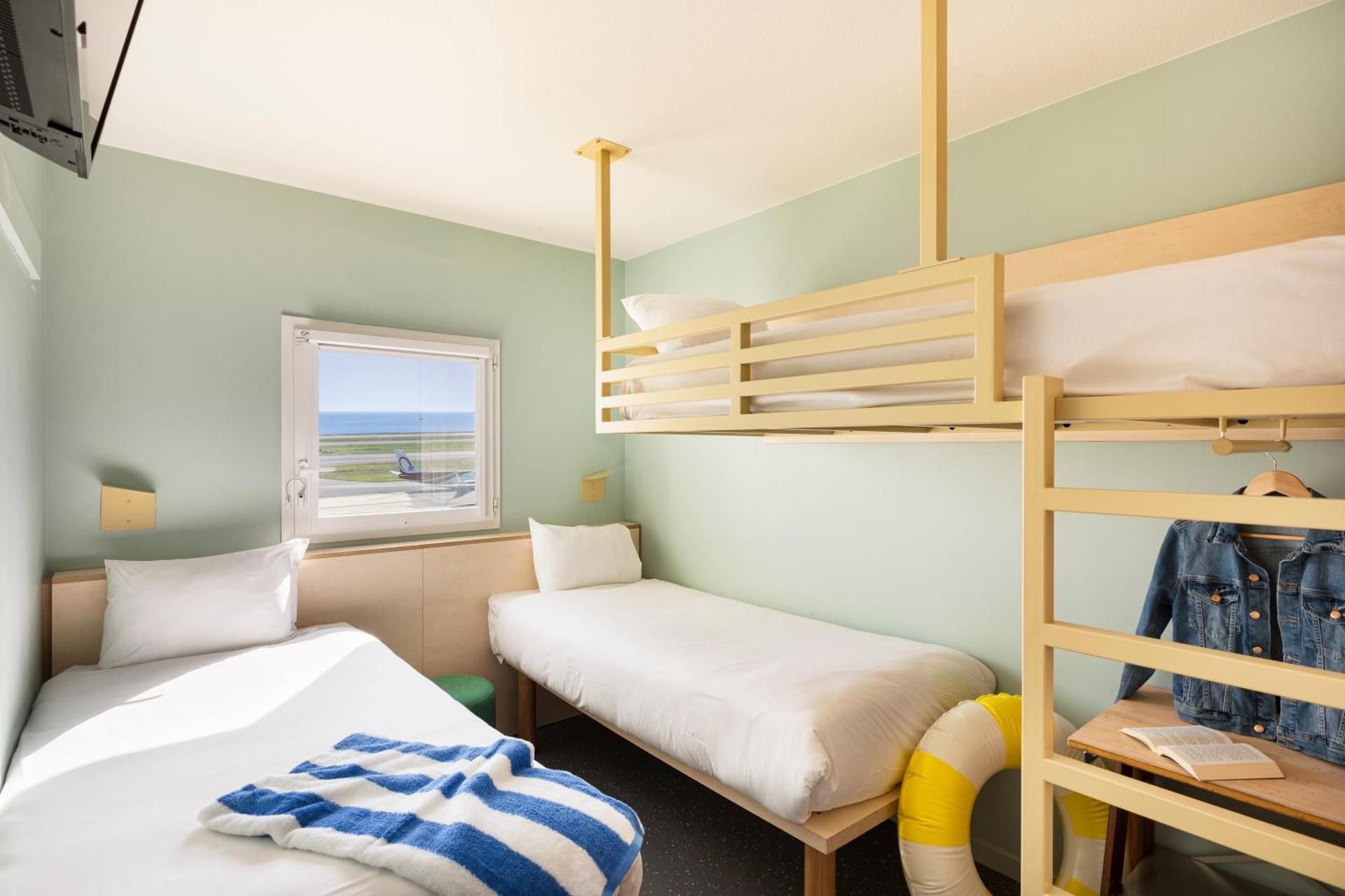 Pop Triple Room with Two Single and One Bunk Bed