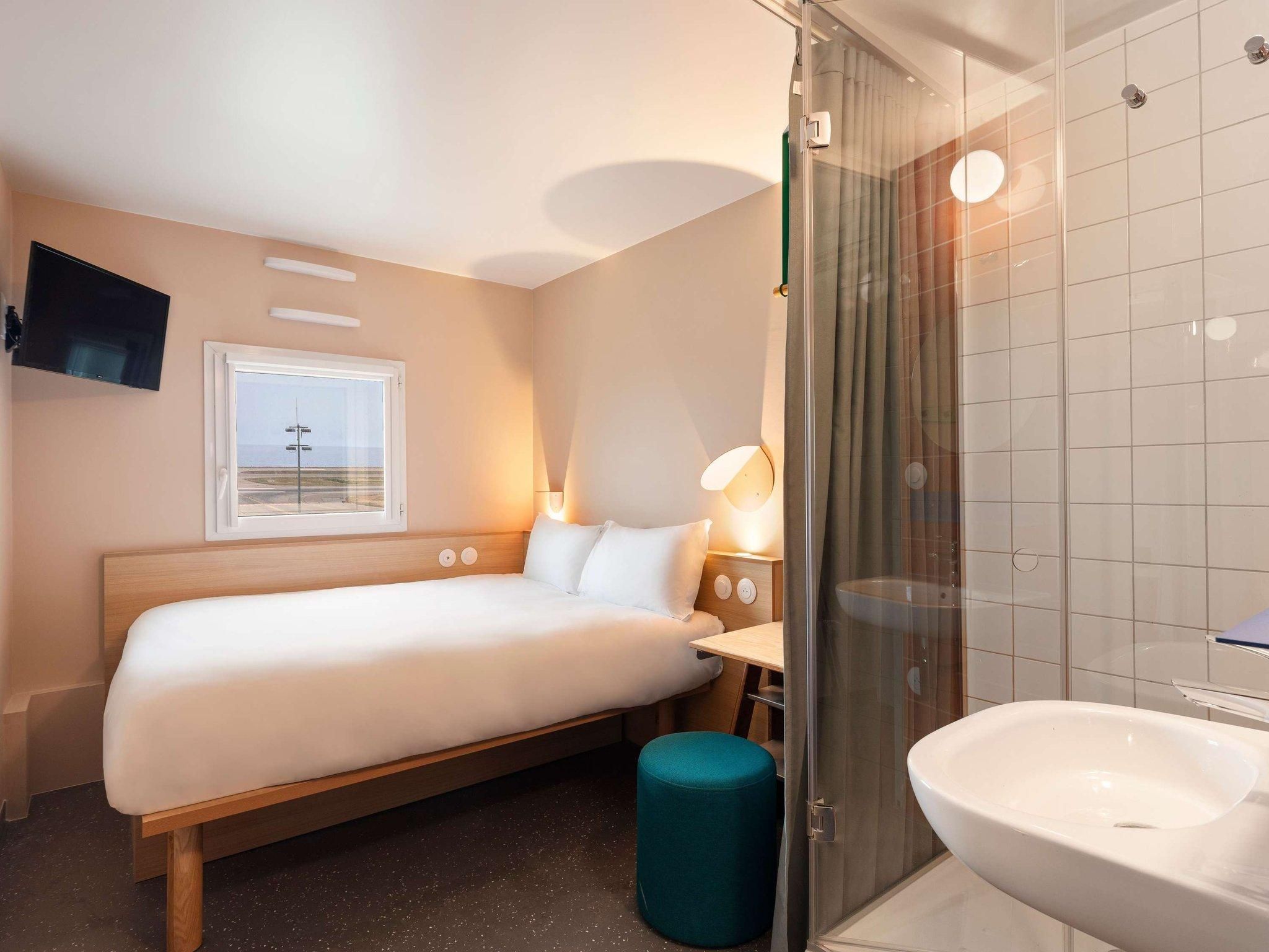 POP room with double bed